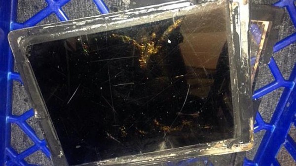 Un iPad explodeaza intr-un magazin Vodafone