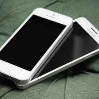 Samsung-Galaxy-Alpha-si-iPhone-5