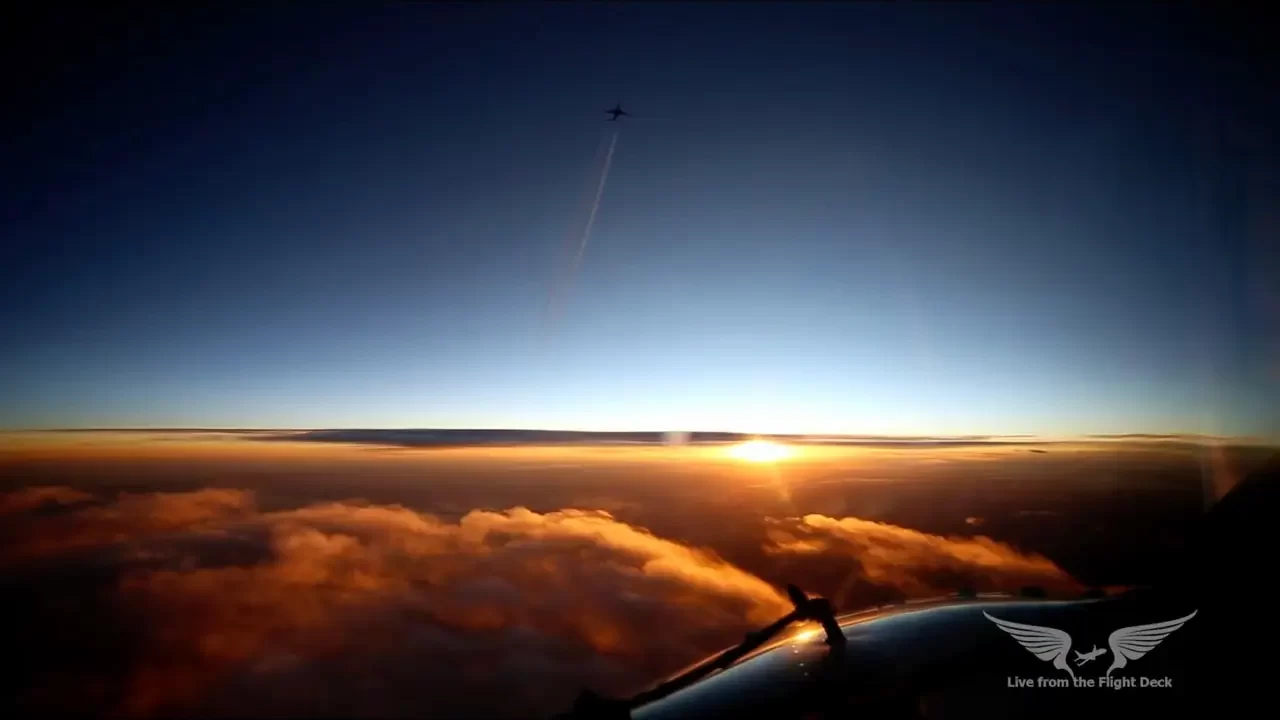 Vedere din cockpit deasupra norilor - Avion