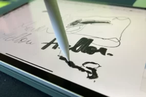 Apple Pencil 3 va avea senzori optici pentru a putea prelua culoarea sau textura unei suprafețe