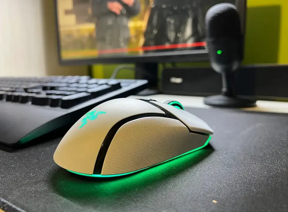 Razer Basilisk V3 Pro White Edition - RGB