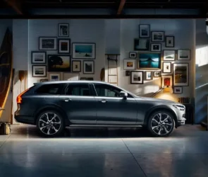 Reclama Volvo masina garaj